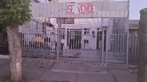 VENDO CASA CON PANELES SOLARES DOS PISOS